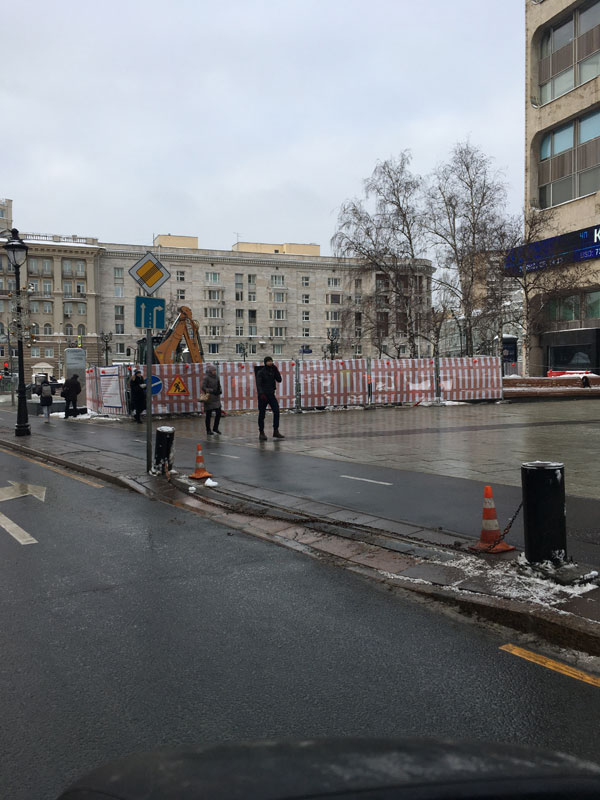Временные переставные ограждения Мольгао около здания ТАСС в Москве
